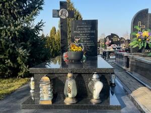 Pomnik na grobie Ks. Mirosława Piszczatowskiego